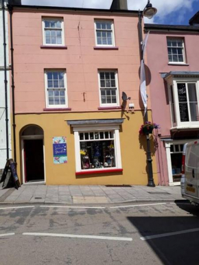 Llwyn Celyn -3 bed maisonette near pembroke castle